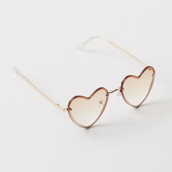 NWT Heart Eyes Sunglasses - Picture 3 of 5